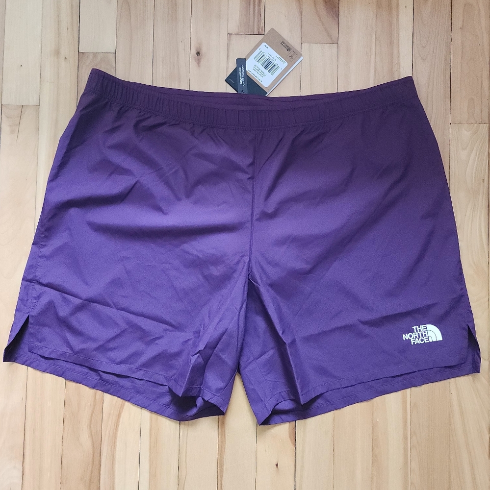Shorts The North Face Smooth And With Beautiful Color.